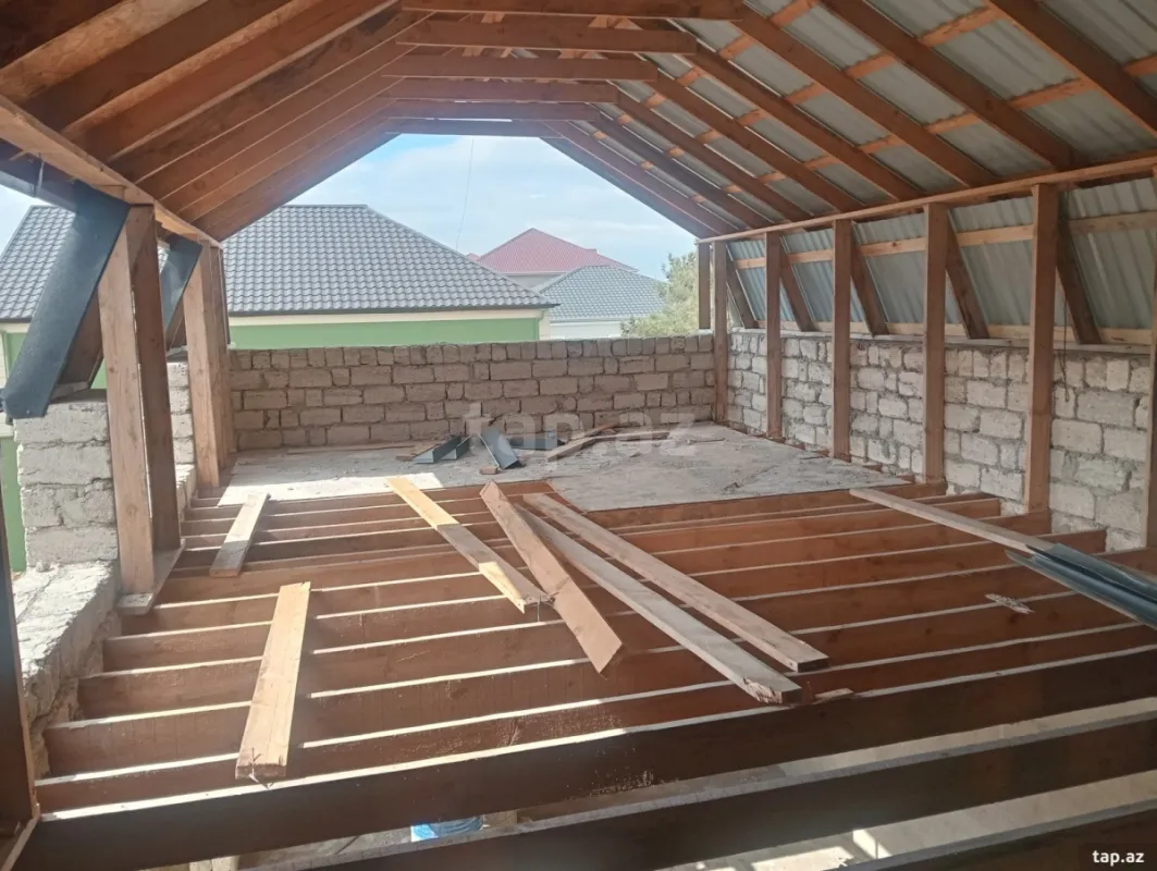 Satılır 6 otaqlı həyət evi