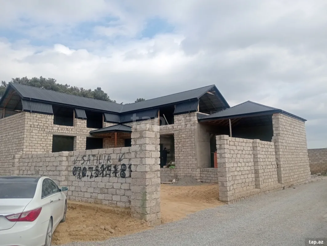 Satılır 6 otaqlı həyət evi