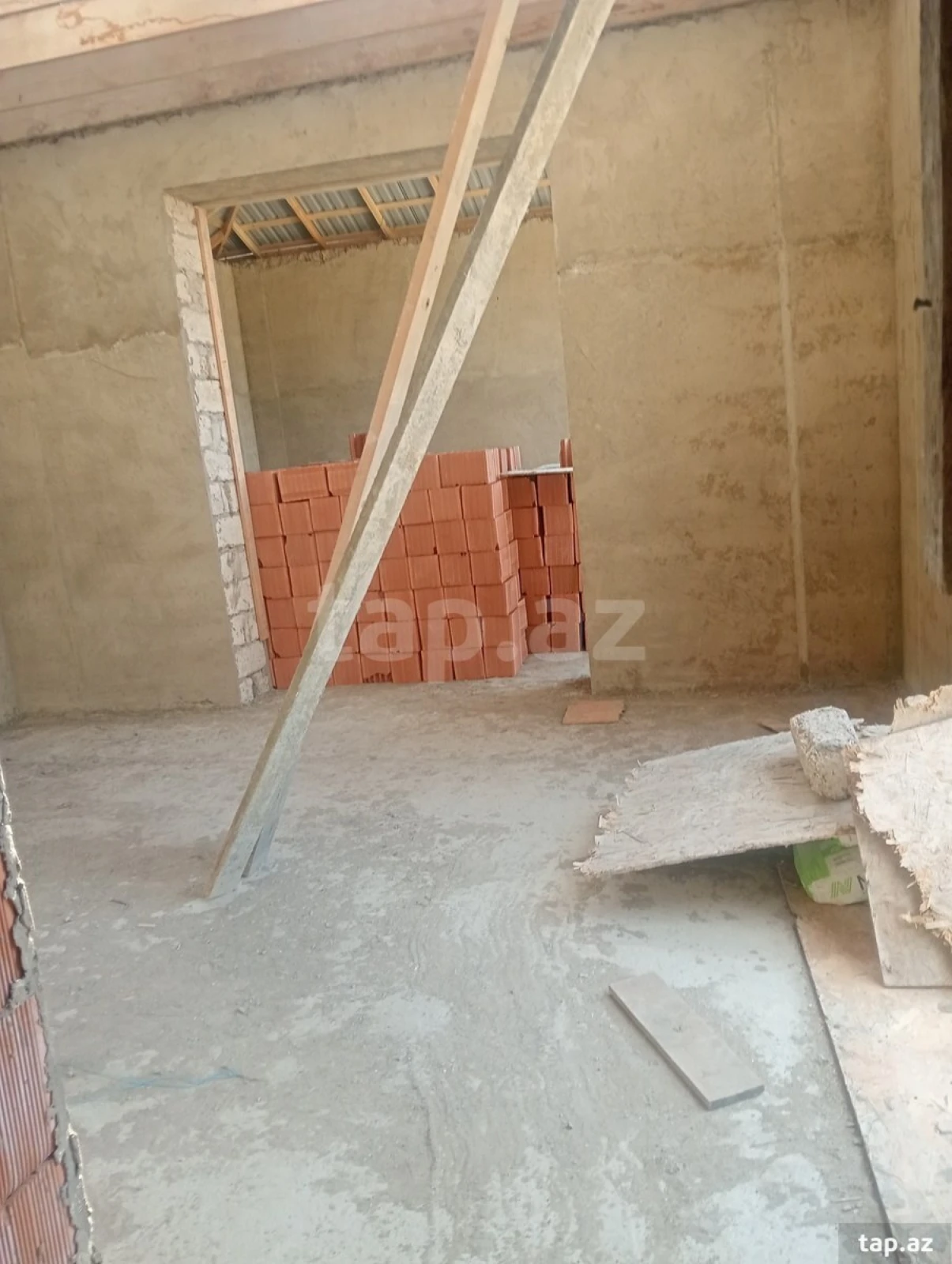 Satılır 6 otaqlı həyət evi