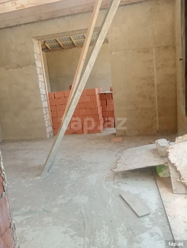 Satılır 6 otaqlı həyət evi