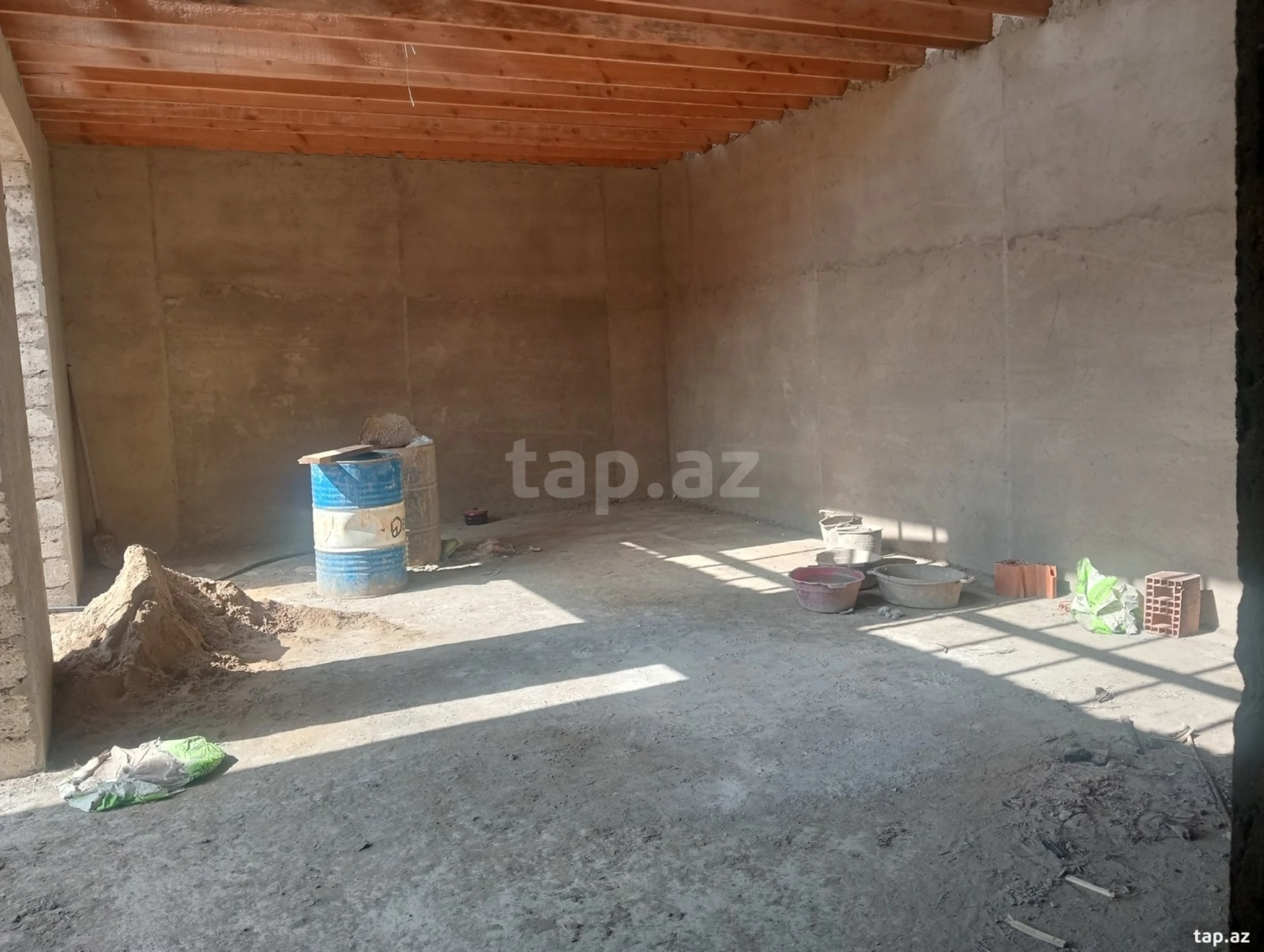 Satılır 6 otaqlı həyət evi