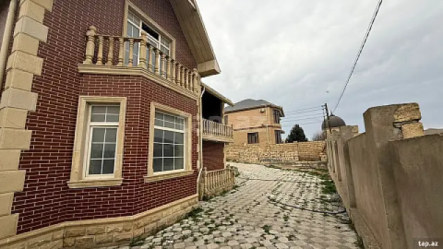 Satılır 5 otaqlı həyət evi