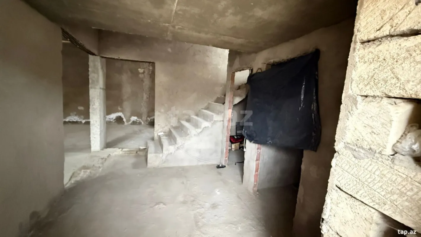 Satılır 5 otaqlı həyət evi