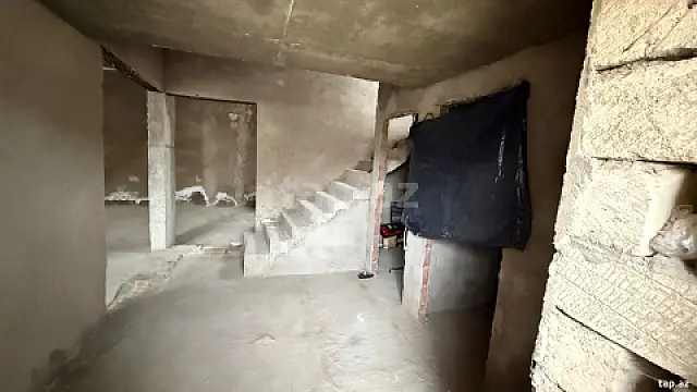 Satılır 5 otaqlı həyət evi