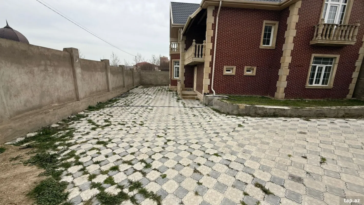 Satılır 5 otaqlı həyət evi