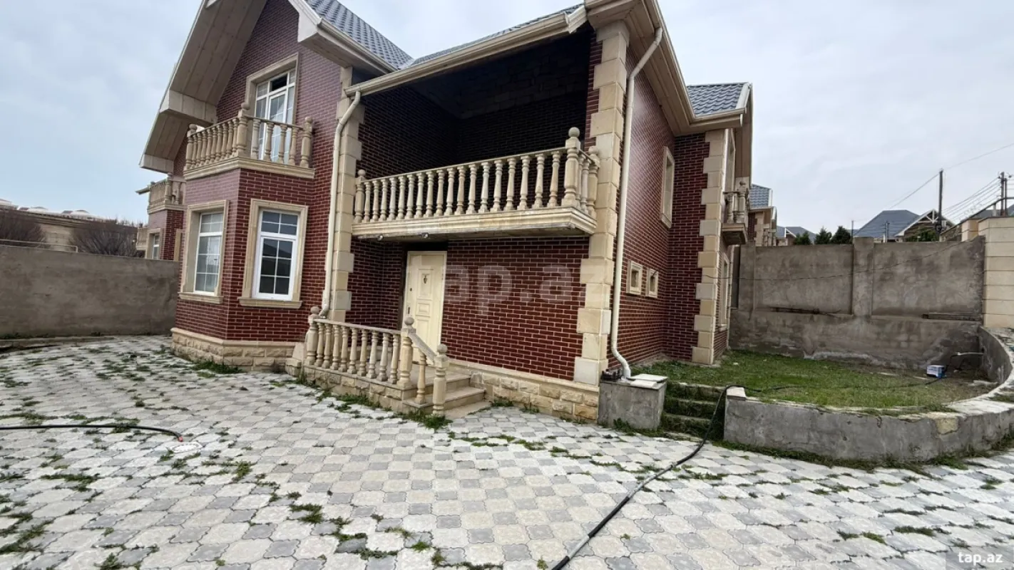 Satılır 5 otaqlı həyət evi