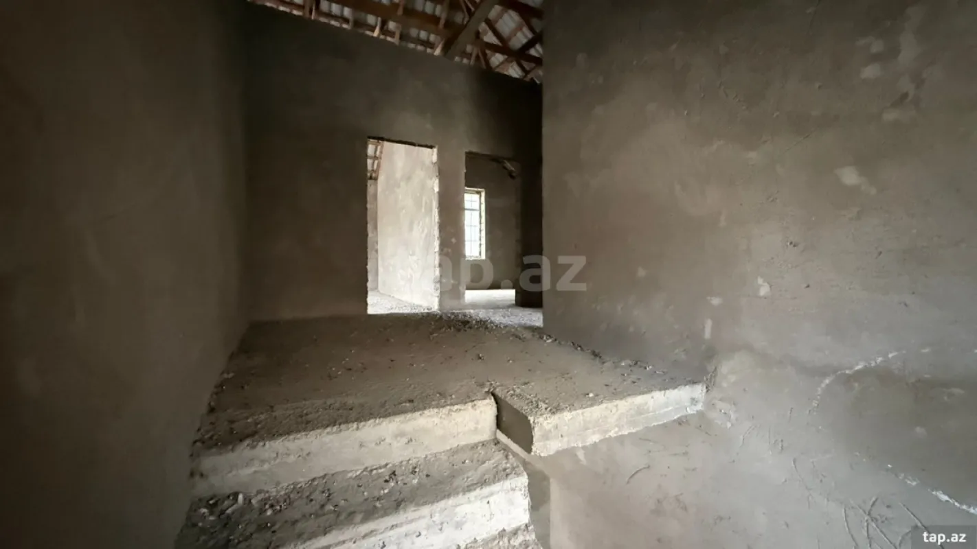 Satılır 5 otaqlı həyət evi