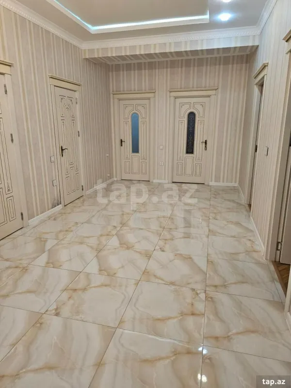 Satılır 3 otaqlı yeni tikili 125 m²