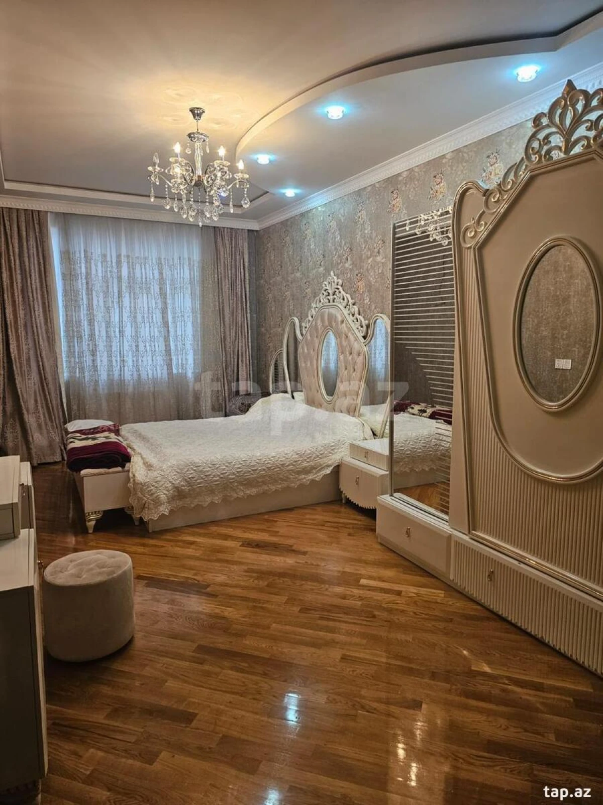 Satılır 3 otaqlı yeni tikili 125 m²