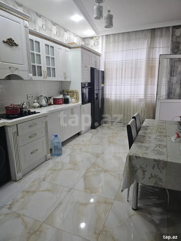 Satılır 3 otaqlı yeni tikili 125 m²