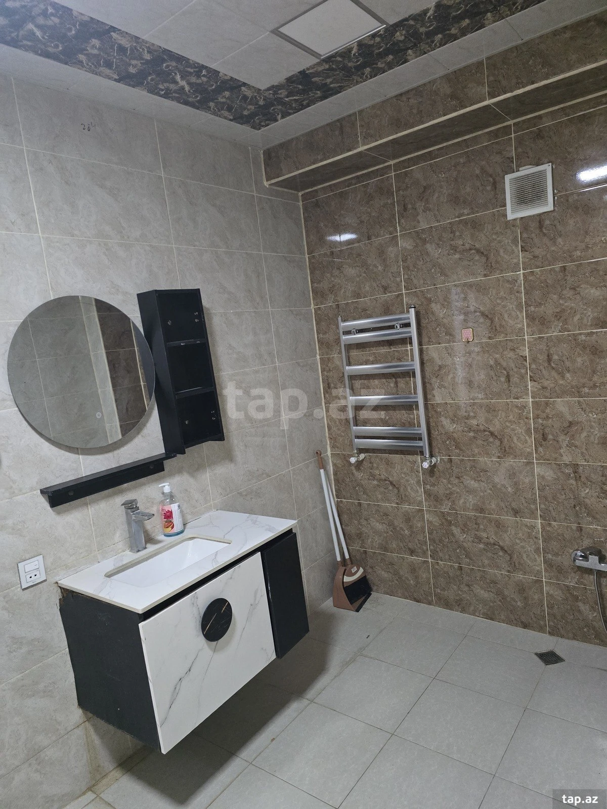 Kirayə verilir 2 otaqlı yeni tikili 77 m²