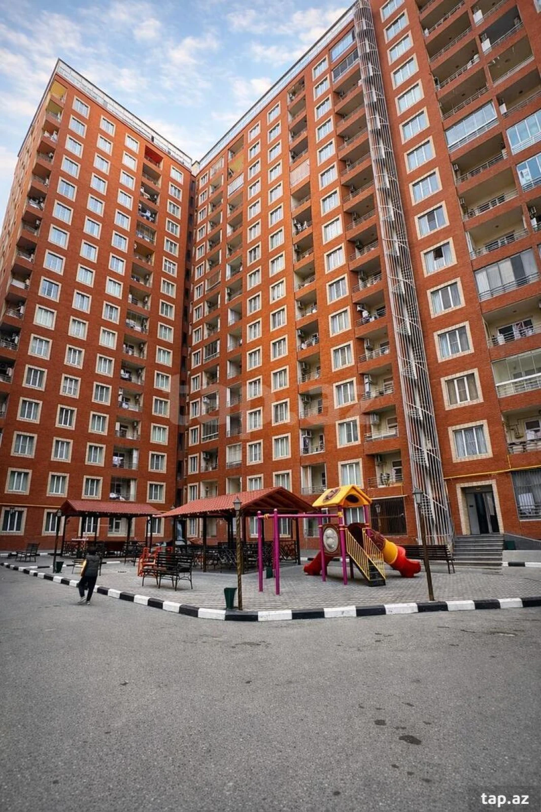 Satılır 2 otaqlı yeni tikili 95 m²