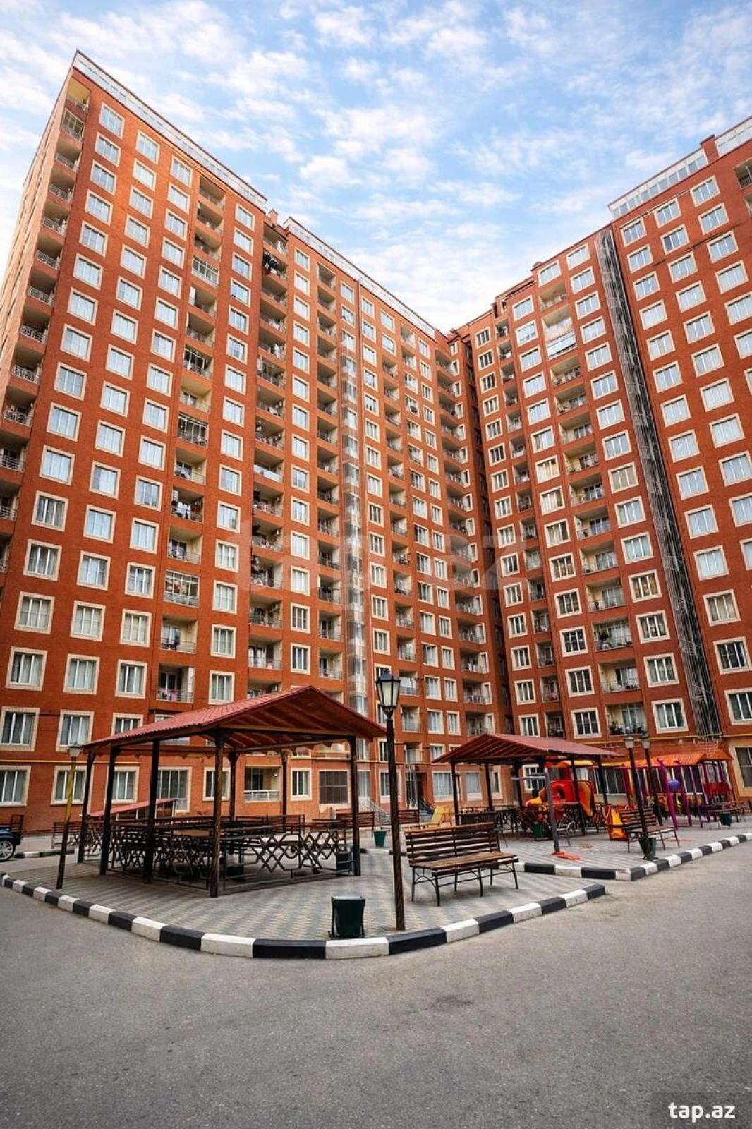 Satılır 2 otaqlı yeni tikili 95 m²