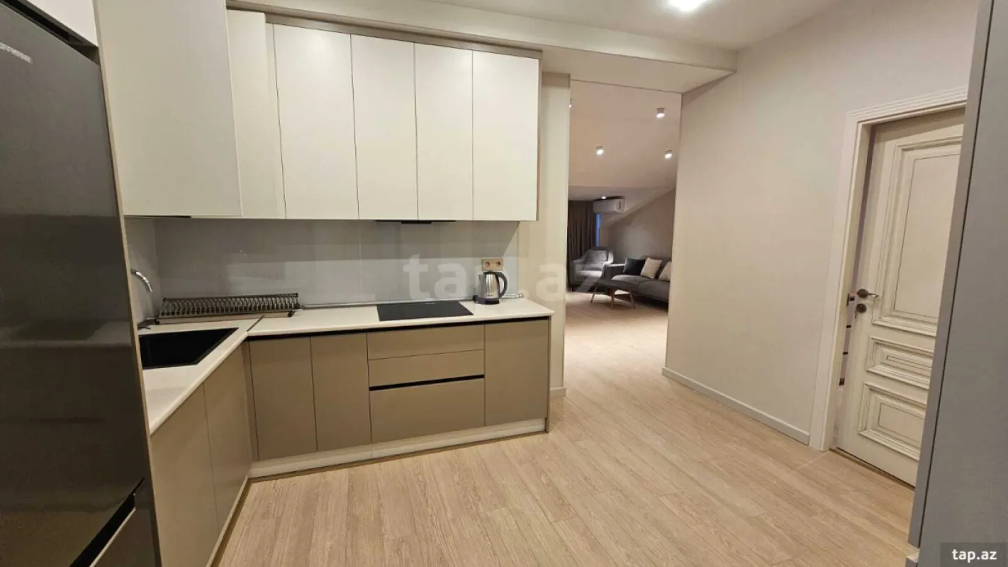 Kirayə verilir 2 otaqlı yeni tikili 75 m²