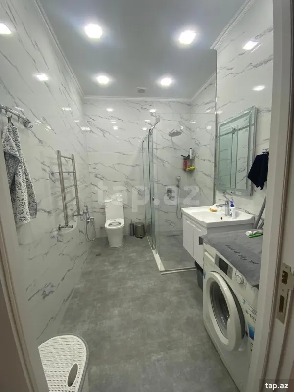 Satılır 3 otaqlı yeni tikili 130 m²