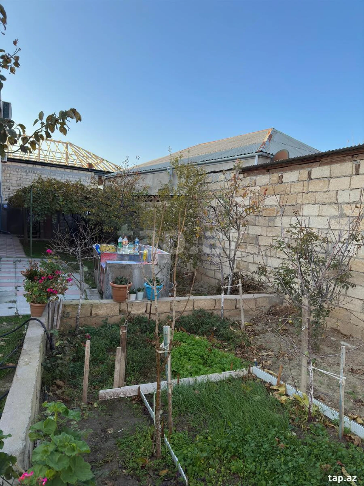 Satılır 6 otaqlı həyət evi