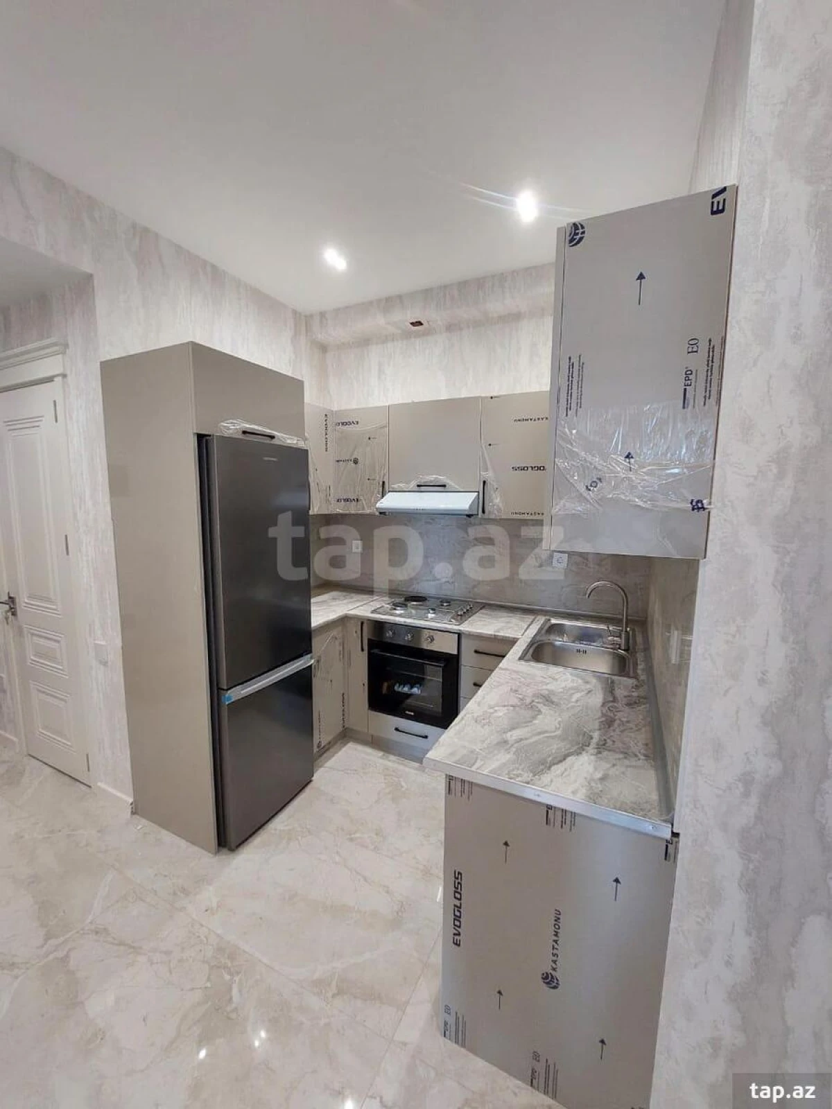 Kirayə verilir 2 otaqlı yeni tikili 60 m²