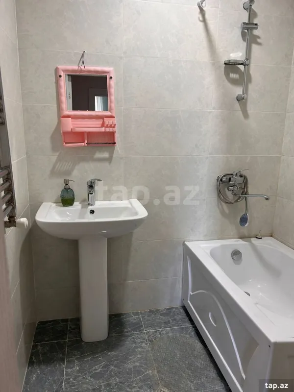 Kirayə verilir 3 otaqlı yeni tikili 80 m²