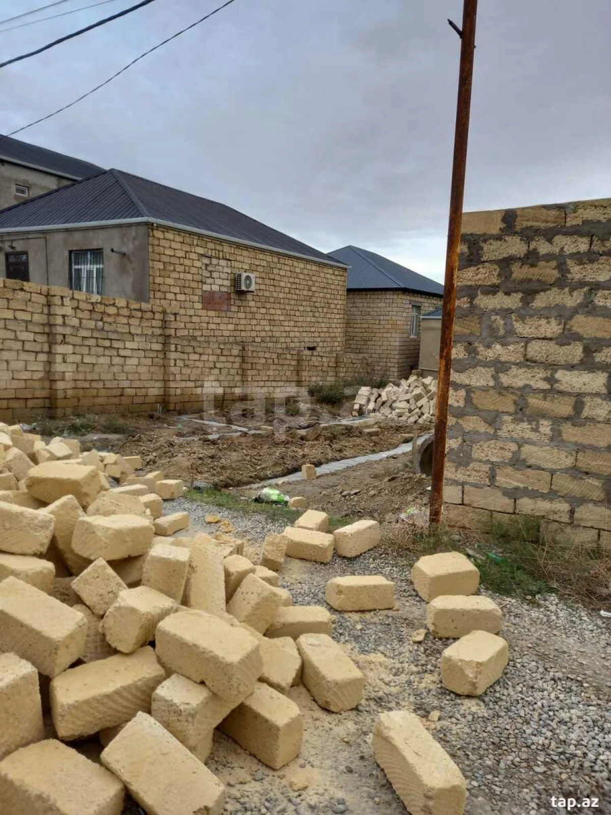 Satılır 3 otaqlı həyət evi