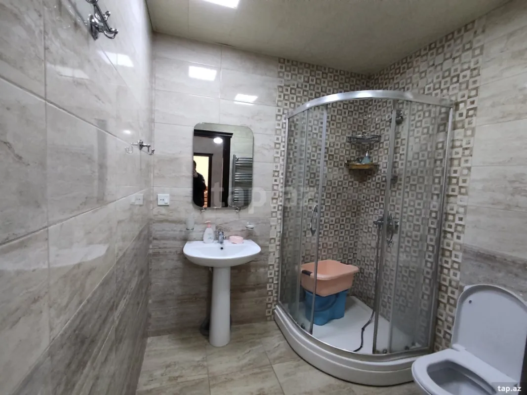 Kirayə verilir 2 otaqlı yeni tikili 70 m²