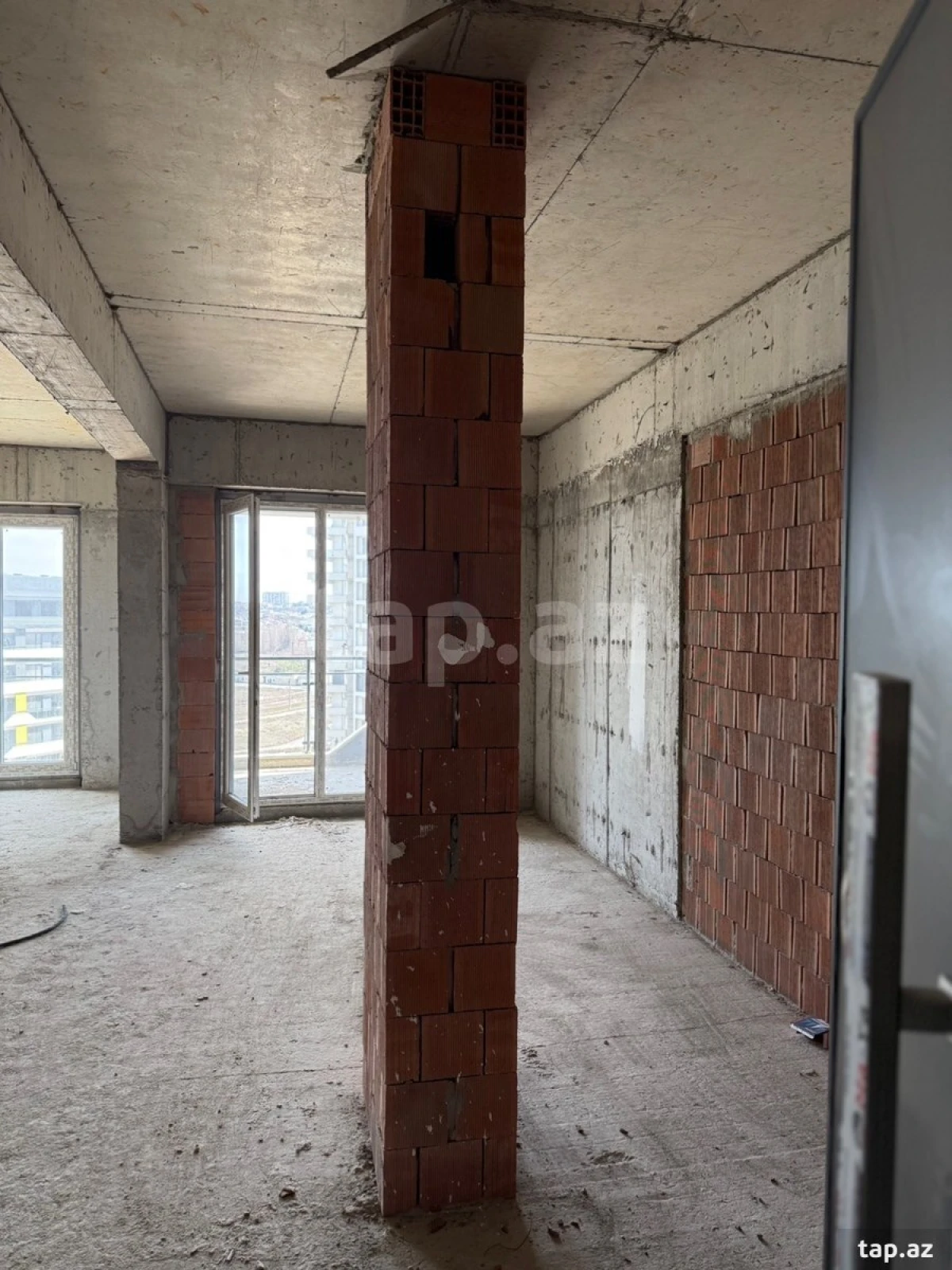 Satılır 3 otaqlı yeni tikili 80 m²