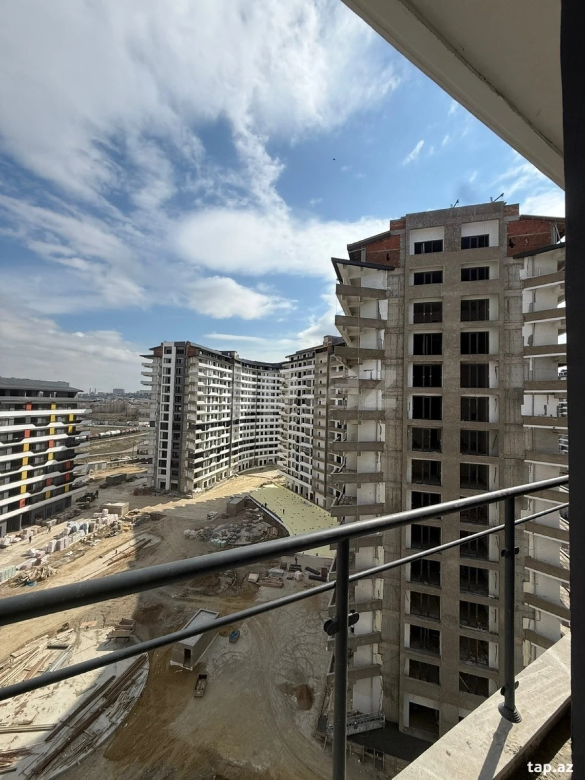 Satılır 3 otaqlı yeni tikili 80 m²