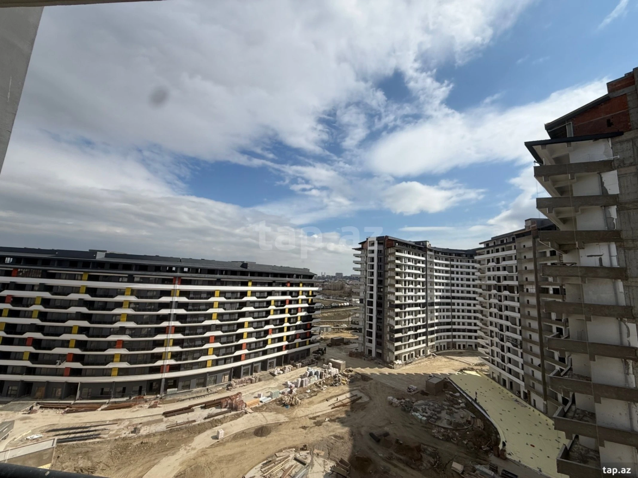 Satılır 3 otaqlı yeni tikili 80 m²