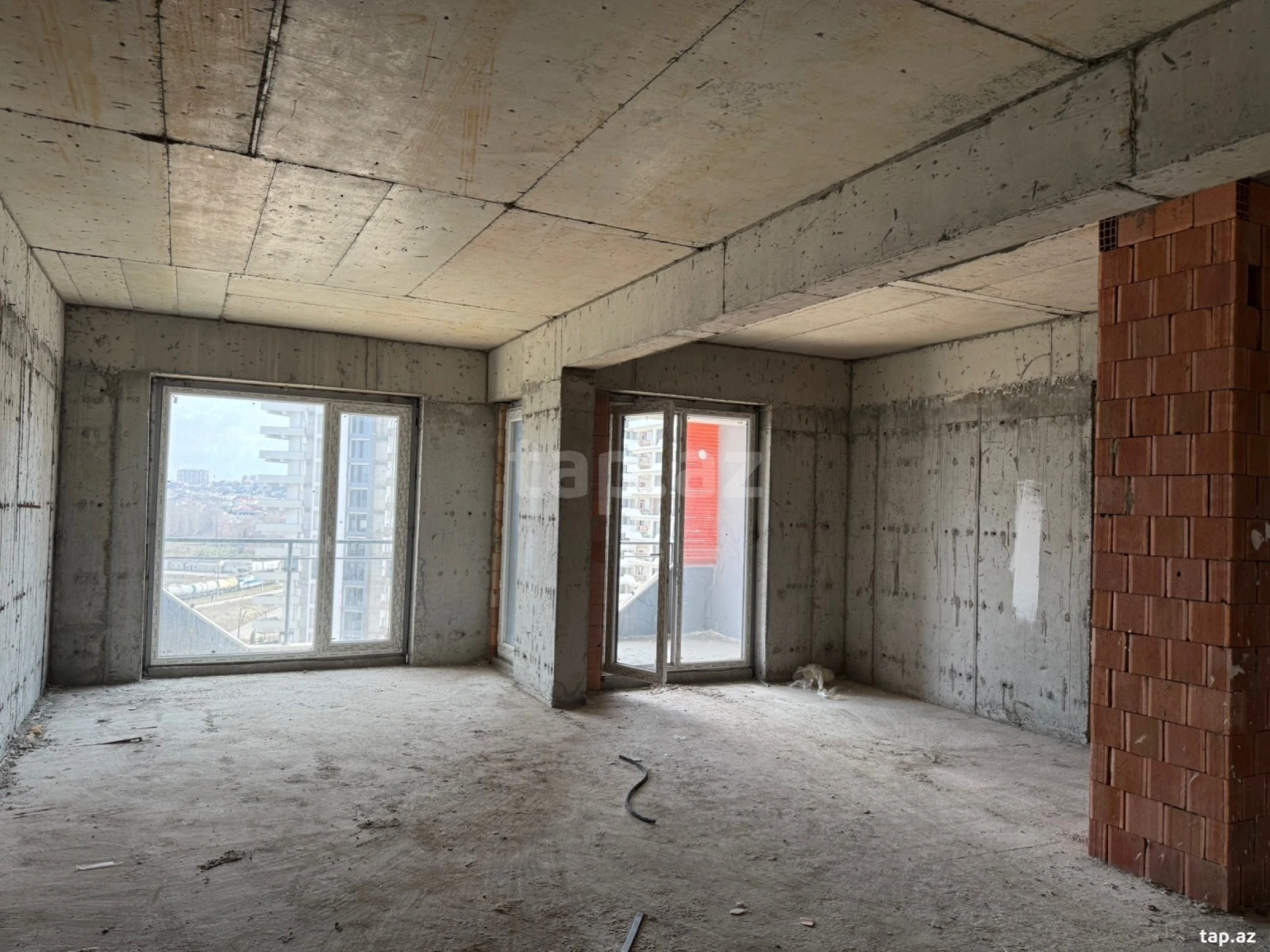 Satılır 3 otaqlı yeni tikili 80 m²