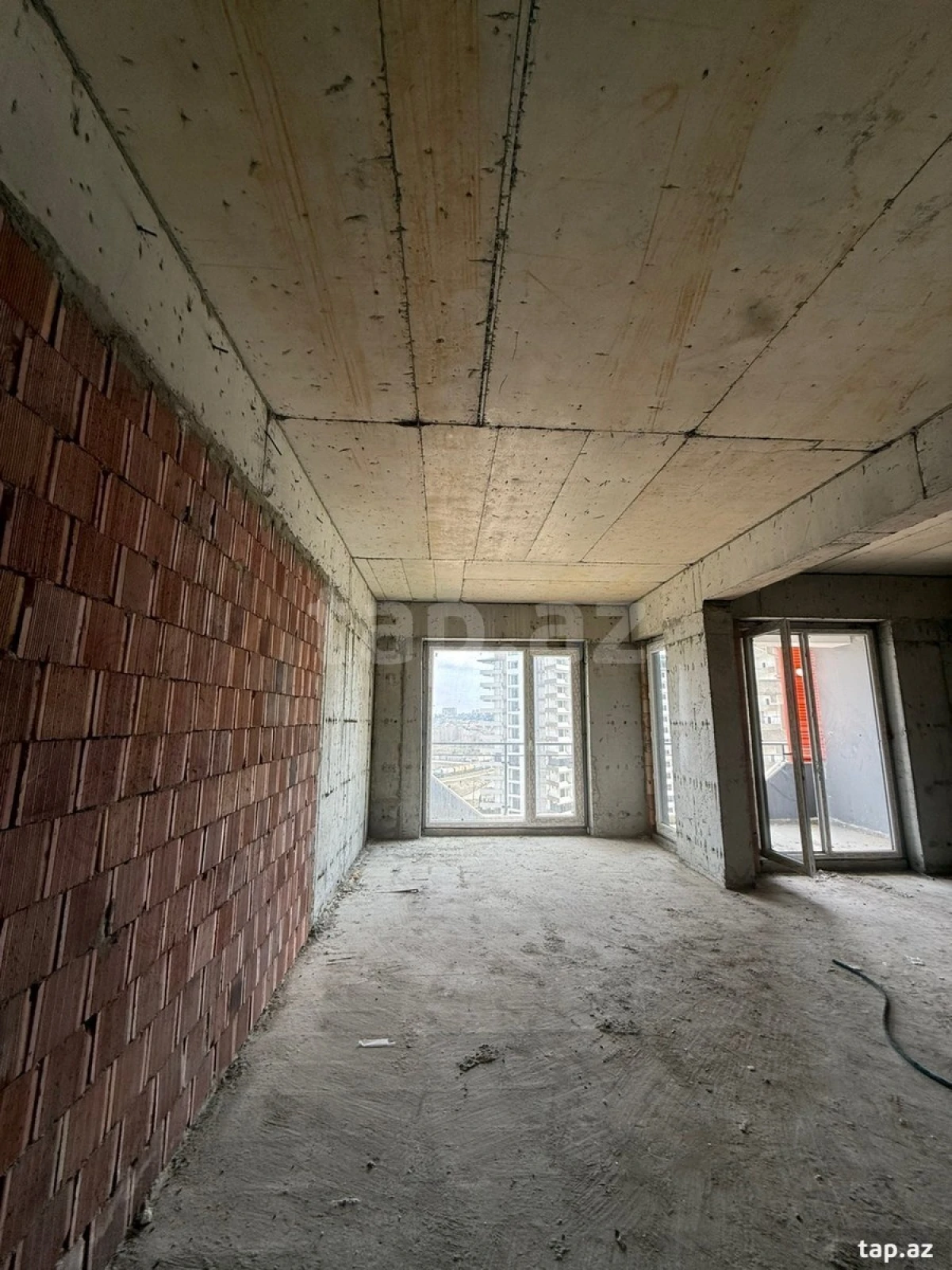 Satılır 3 otaqlı yeni tikili 80 m²