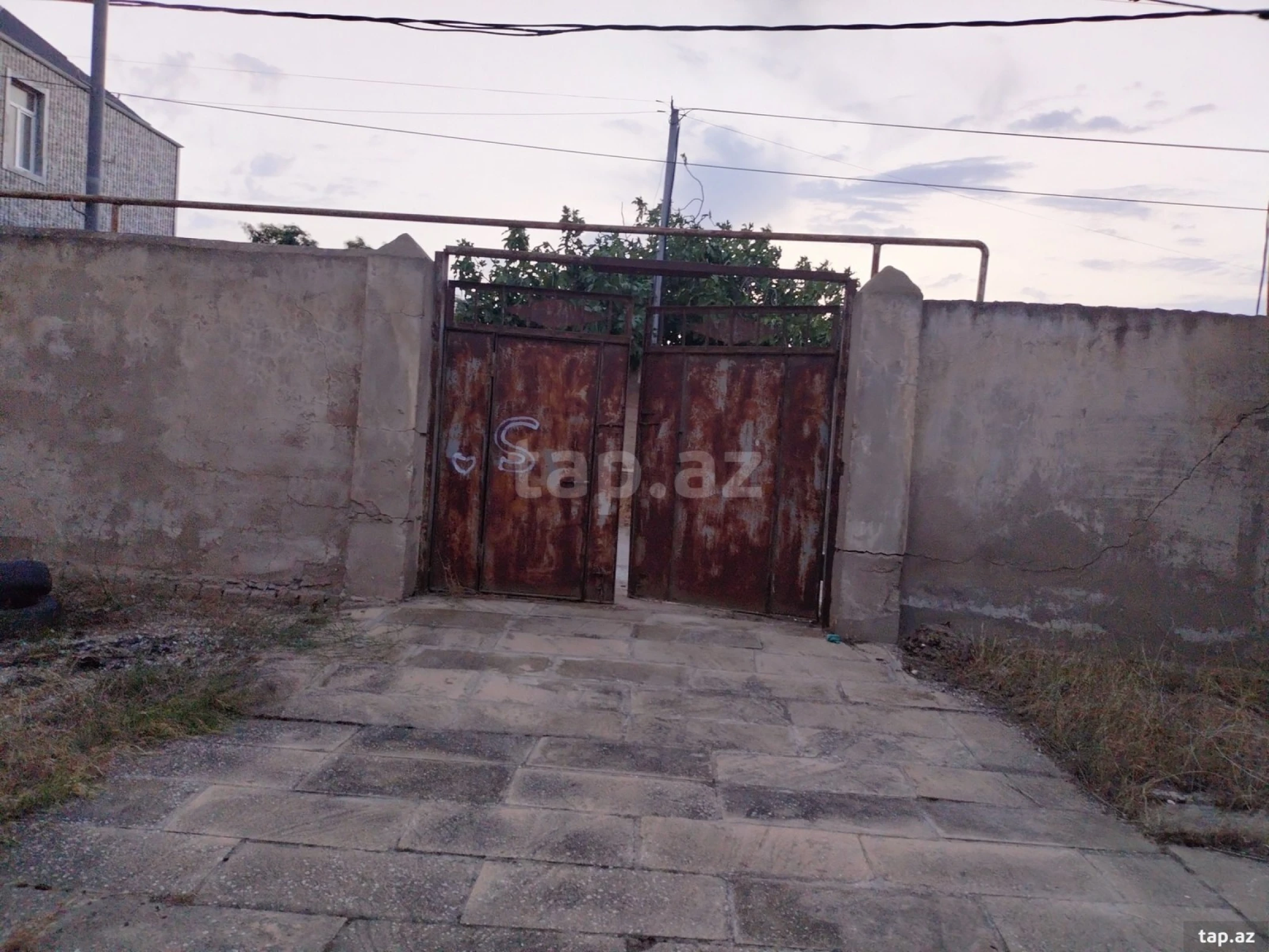 Satılır 4 otaqlı həyət evi