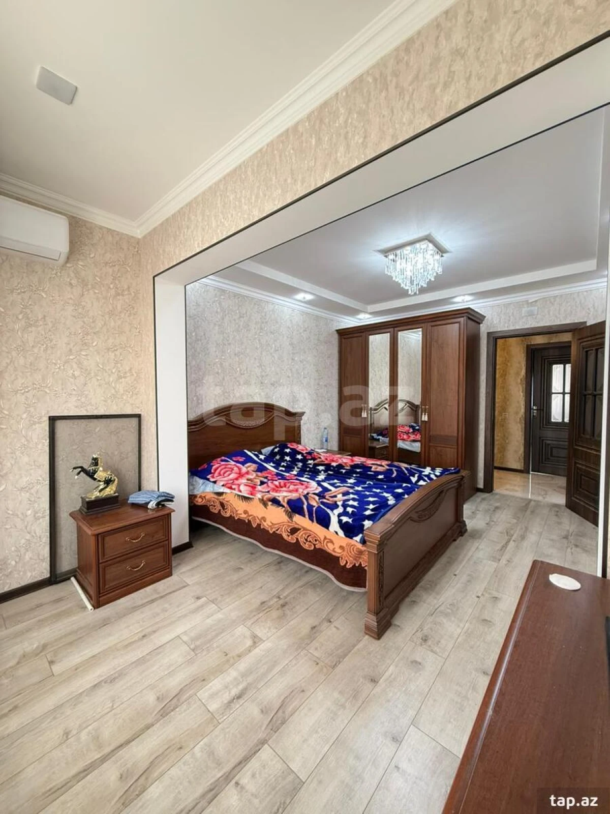 Satılır 5 otaqlı mənzil 120 m²
