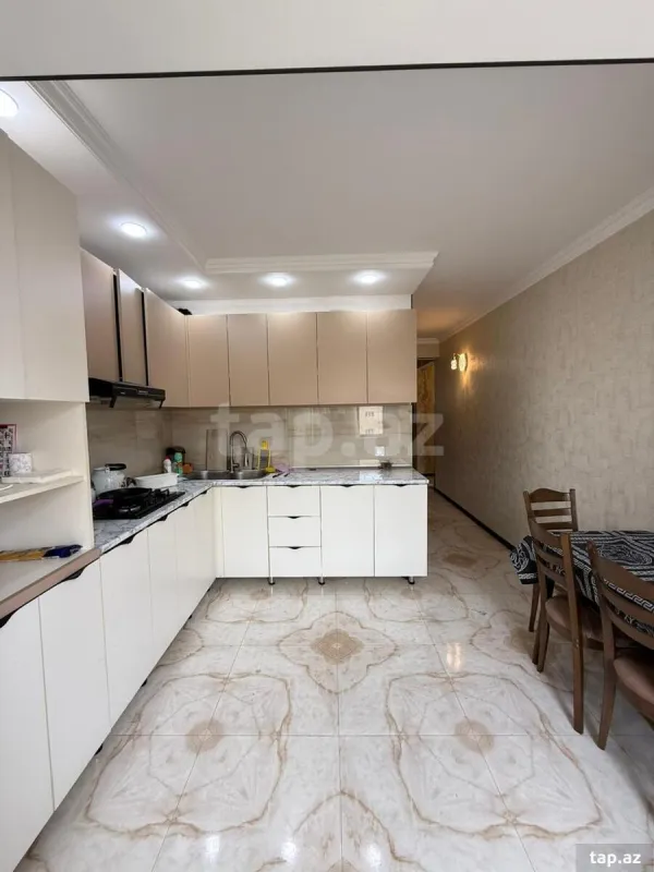 Satılır 5 otaqlı mənzil 120 m²