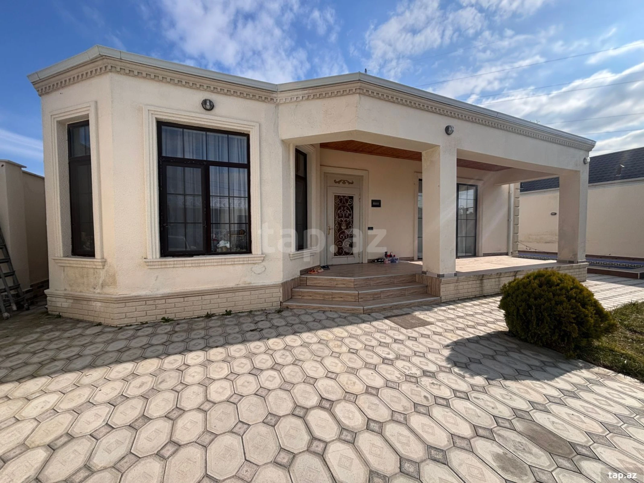 Satılır 4 otaqlı həyət evi 160 m²