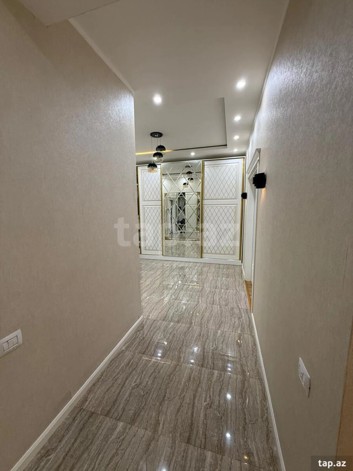 Satılır 3 otaqlı yeni tikili 140 m²