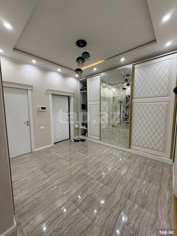 Satılır 3 otaqlı yeni tikili 140 m²