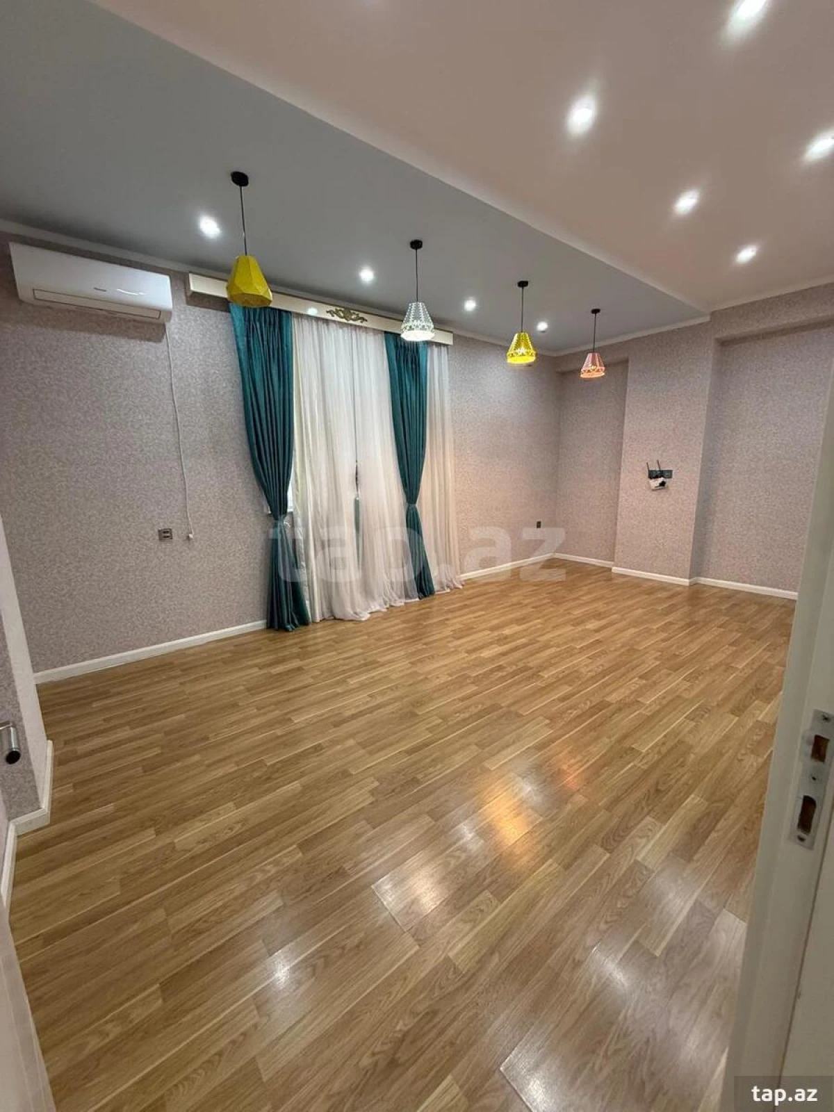 Satılır 3 otaqlı yeni tikili 140 m²