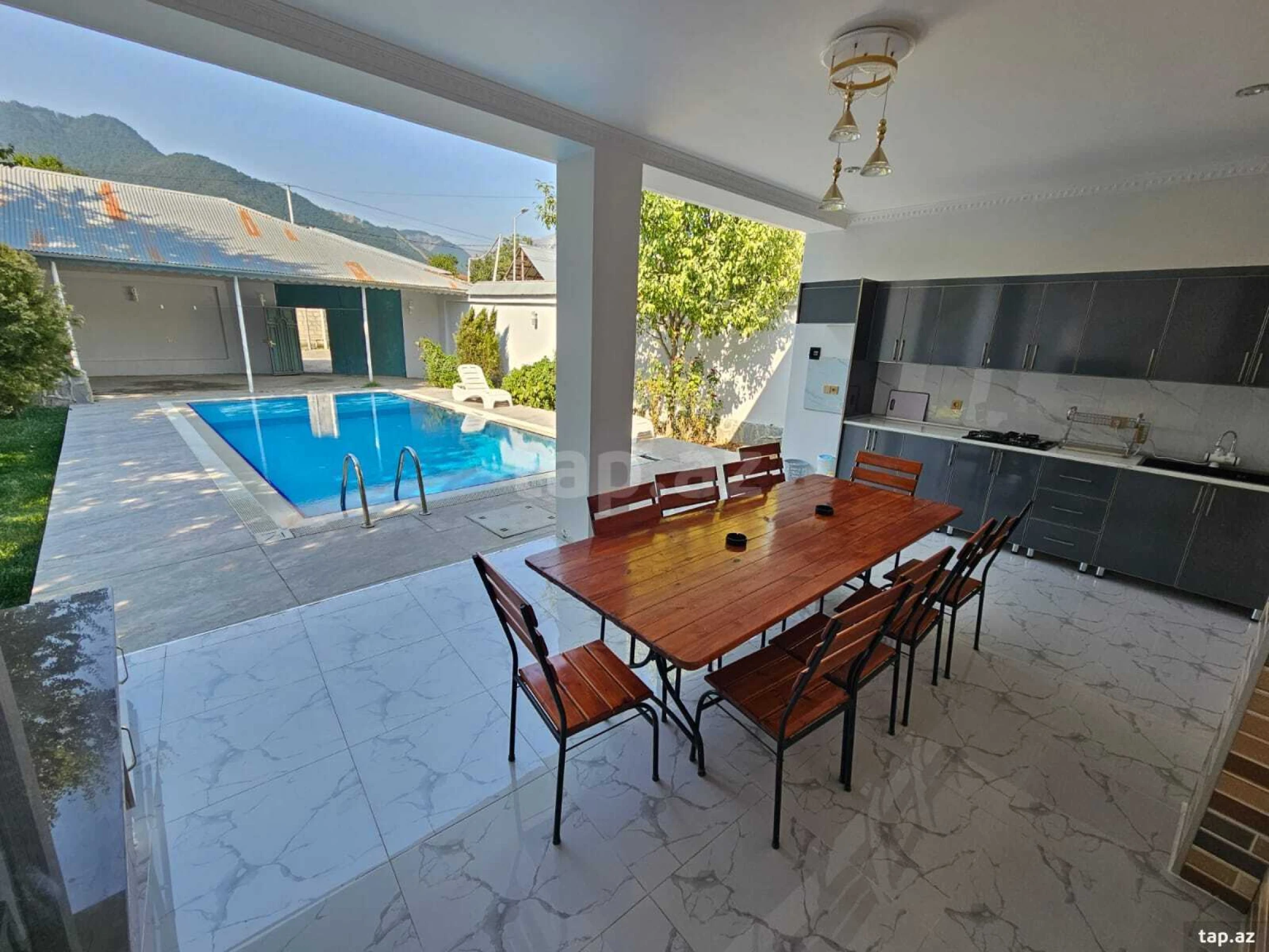 Kirayə verilir 5 otaqlı həyət evi 300 m²