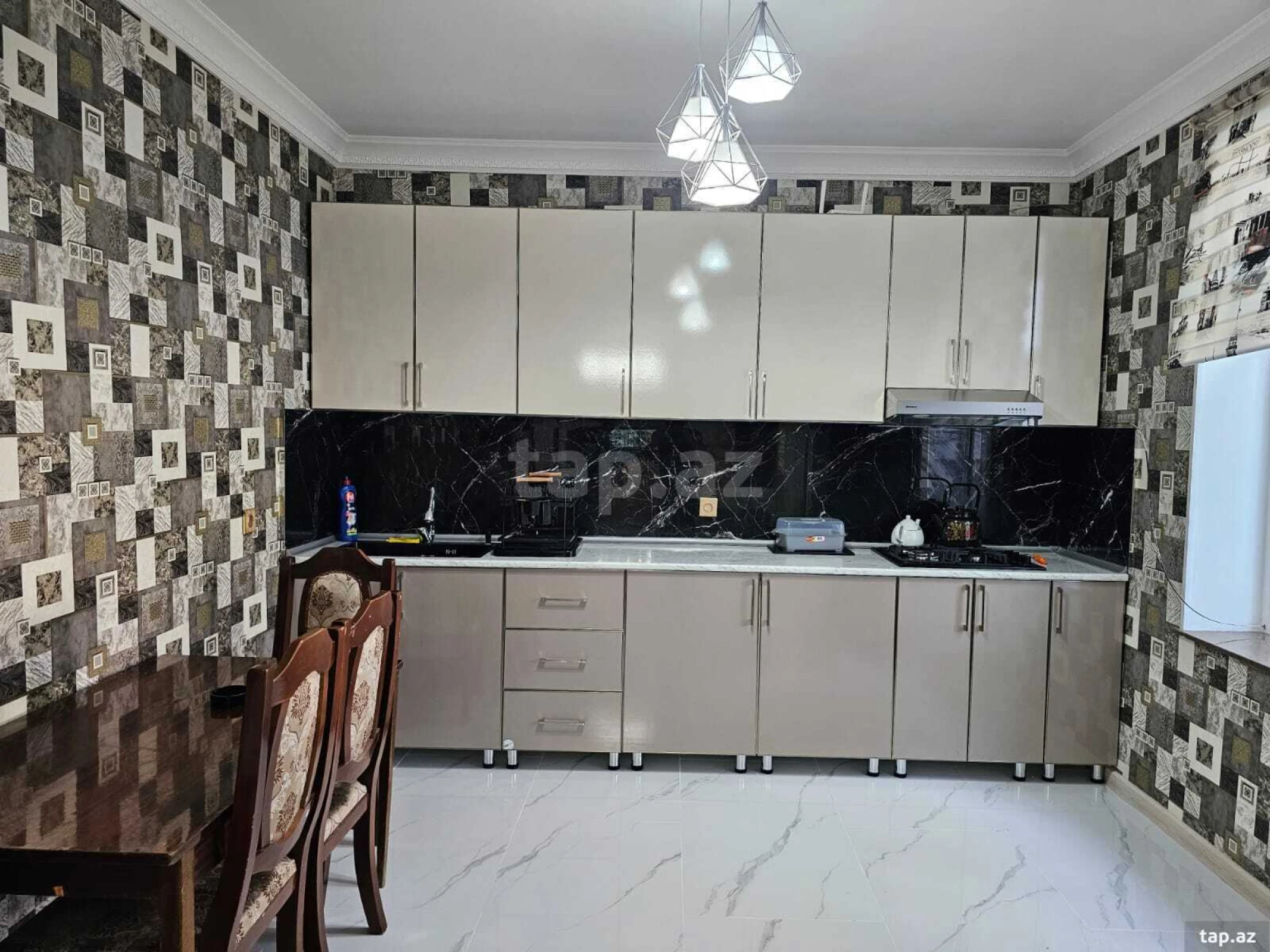 Kirayə verilir 5 otaqlı həyət evi 300 m²