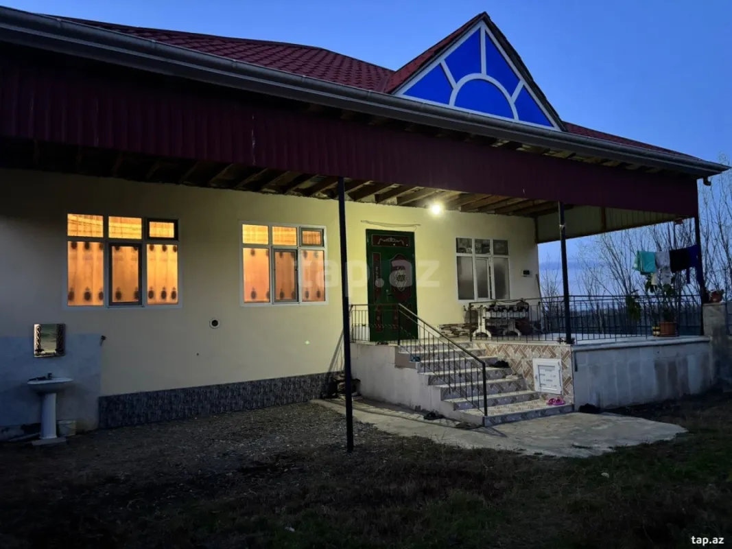 Satılır 4 otaqlı həyət evi