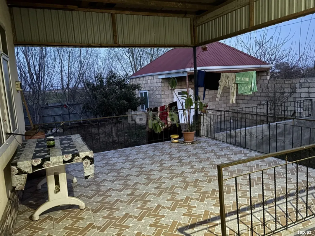 Satılır 4 otaqlı həyət evi
