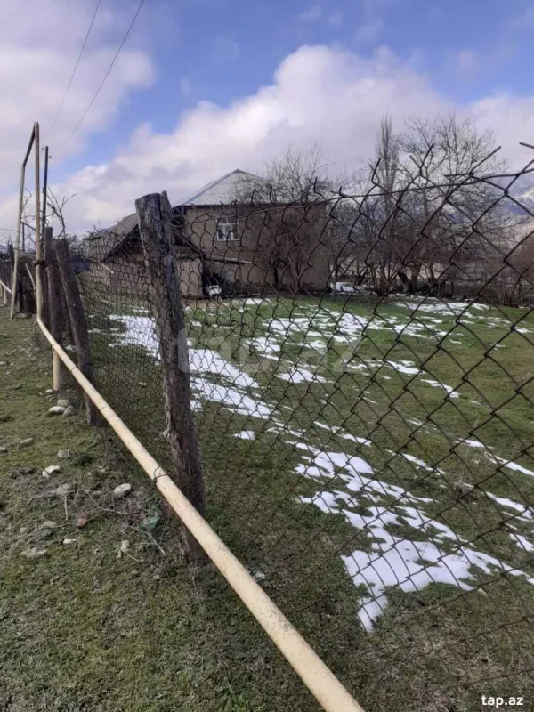 Satılır 6 otaqlı həyət evi