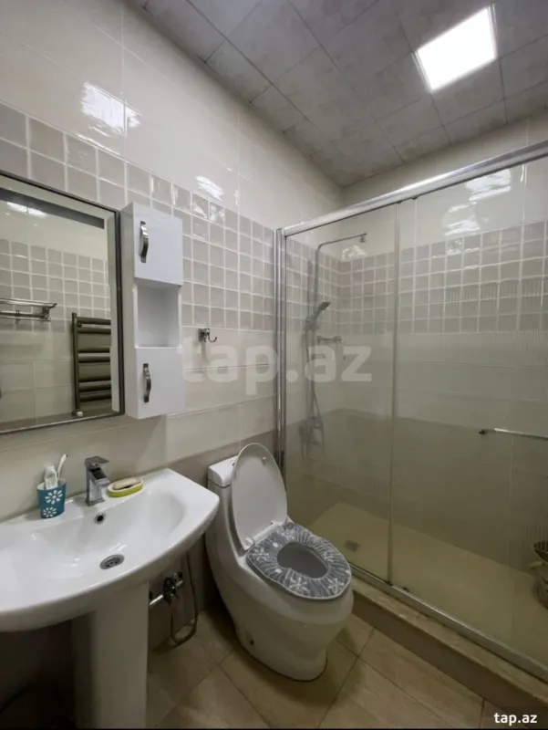 Kirayə verilir 3 otaqlı yeni tikili 130 m²