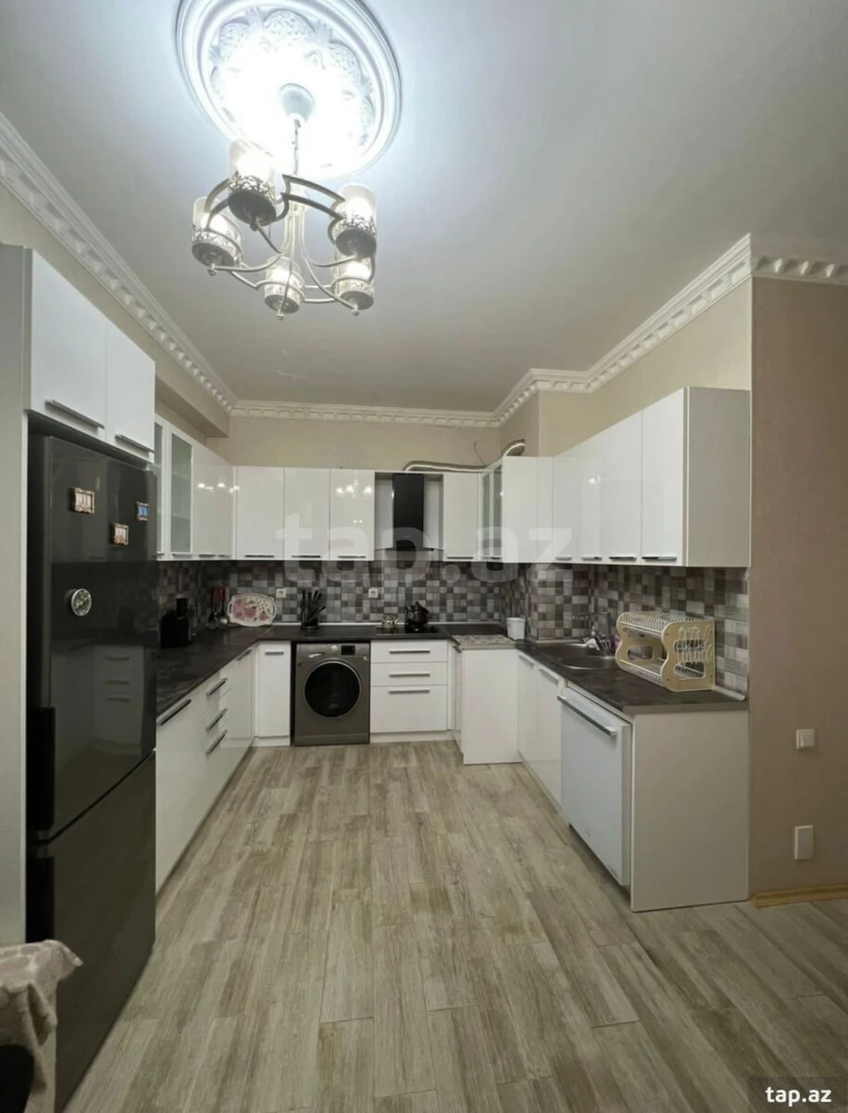 Kirayə verilir 3 otaqlı yeni tikili 130 m²