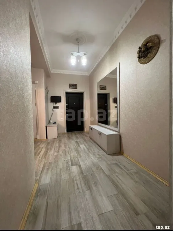 Kirayə verilir 3 otaqlı yeni tikili 130 m²
