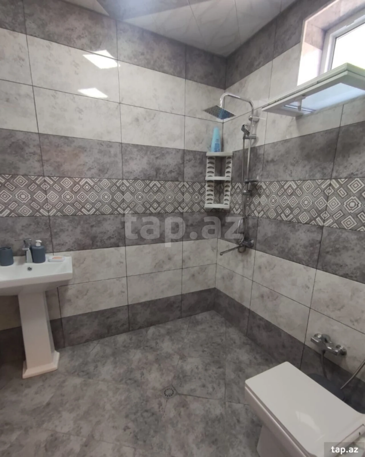 Kirayə verilir 5 otaqlı həyət evi