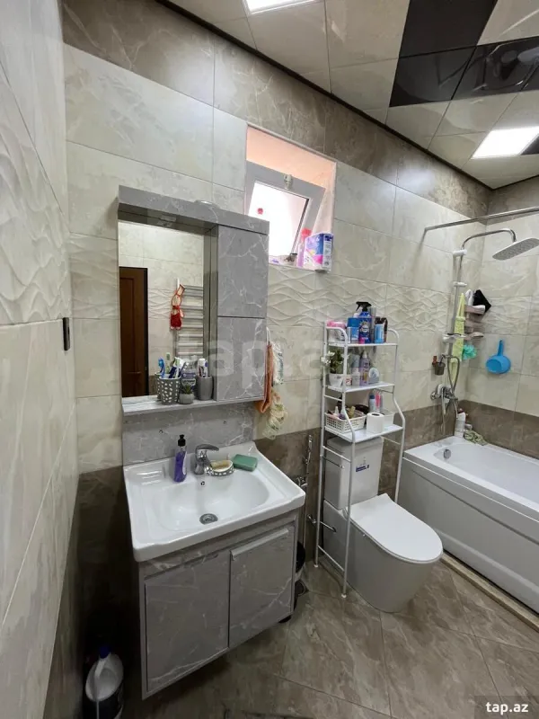 Satılır 4 otaqlı həyət evi