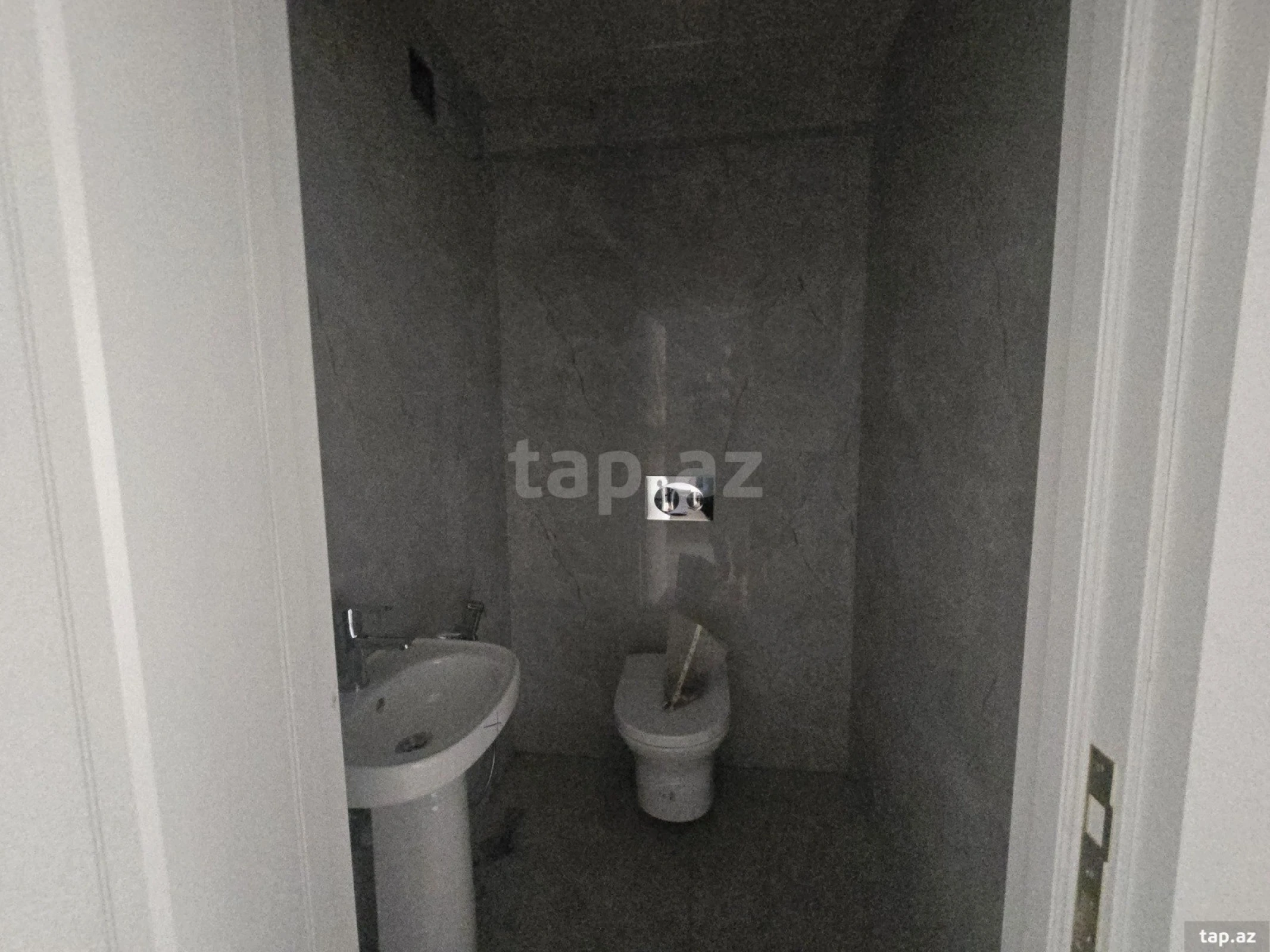 Satılır 3 otaqlı yeni tikili 80 m²