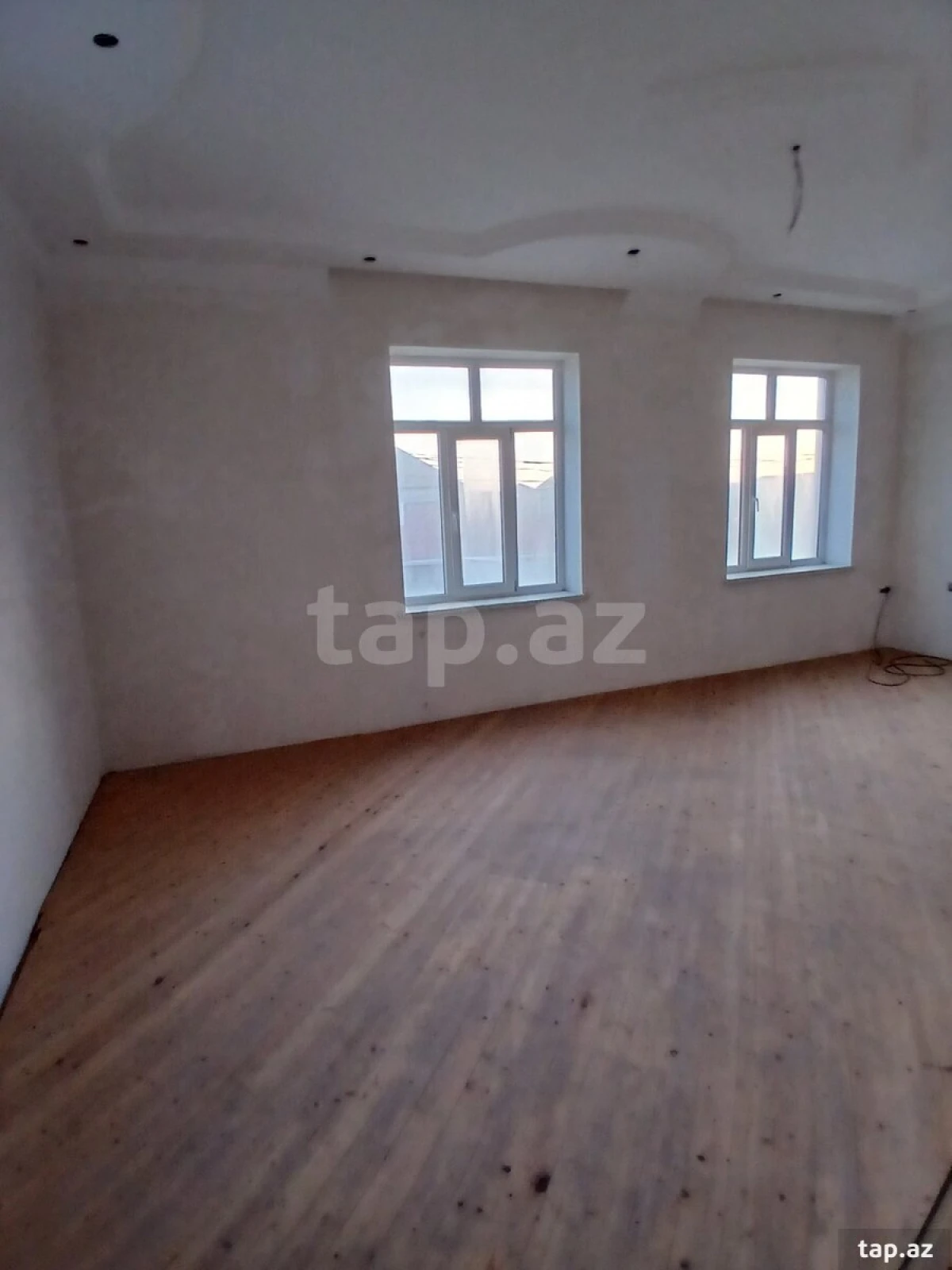 Satılır 7 otaqlı həyət evi