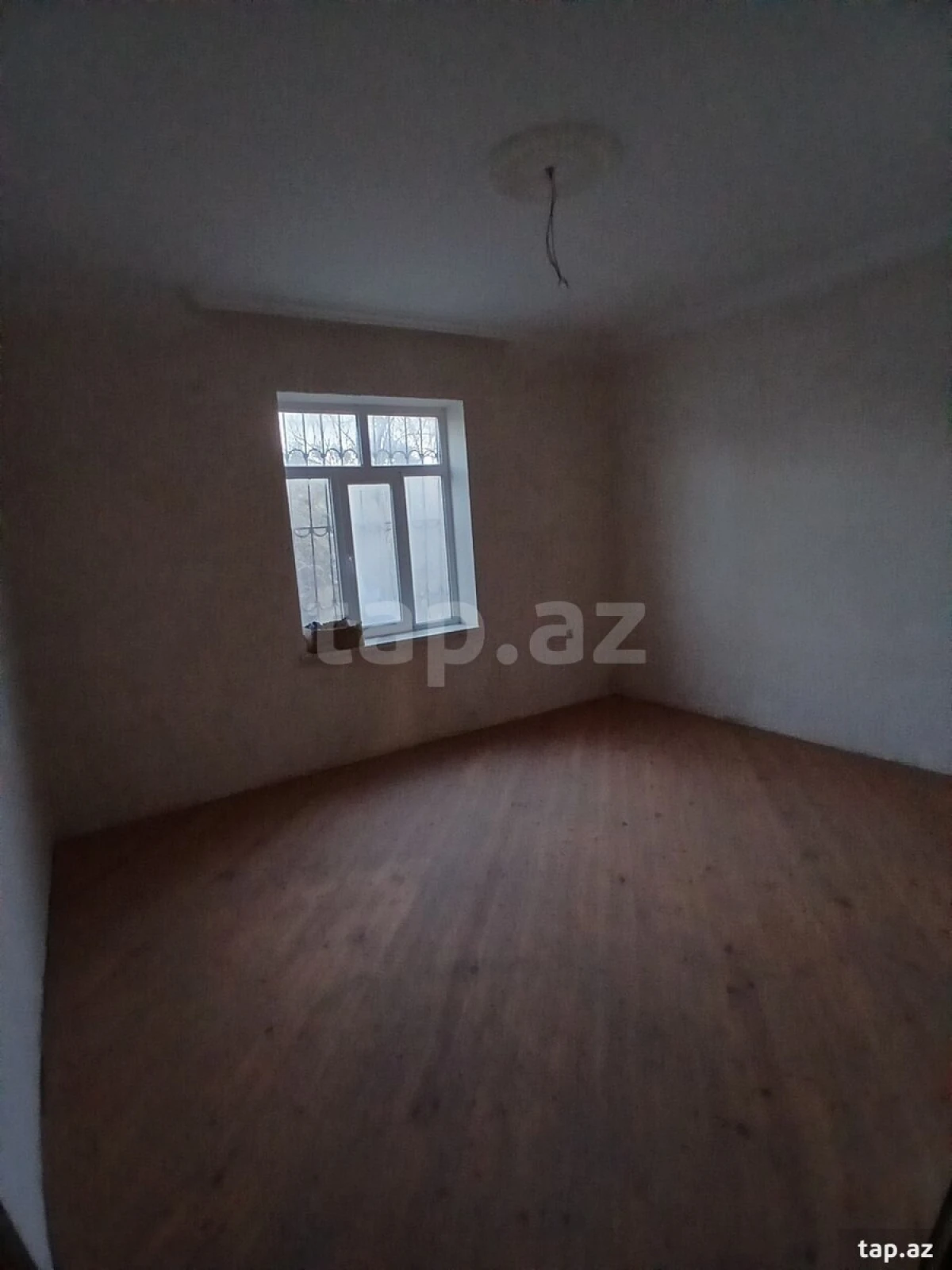 Satılır 7 otaqlı həyət evi