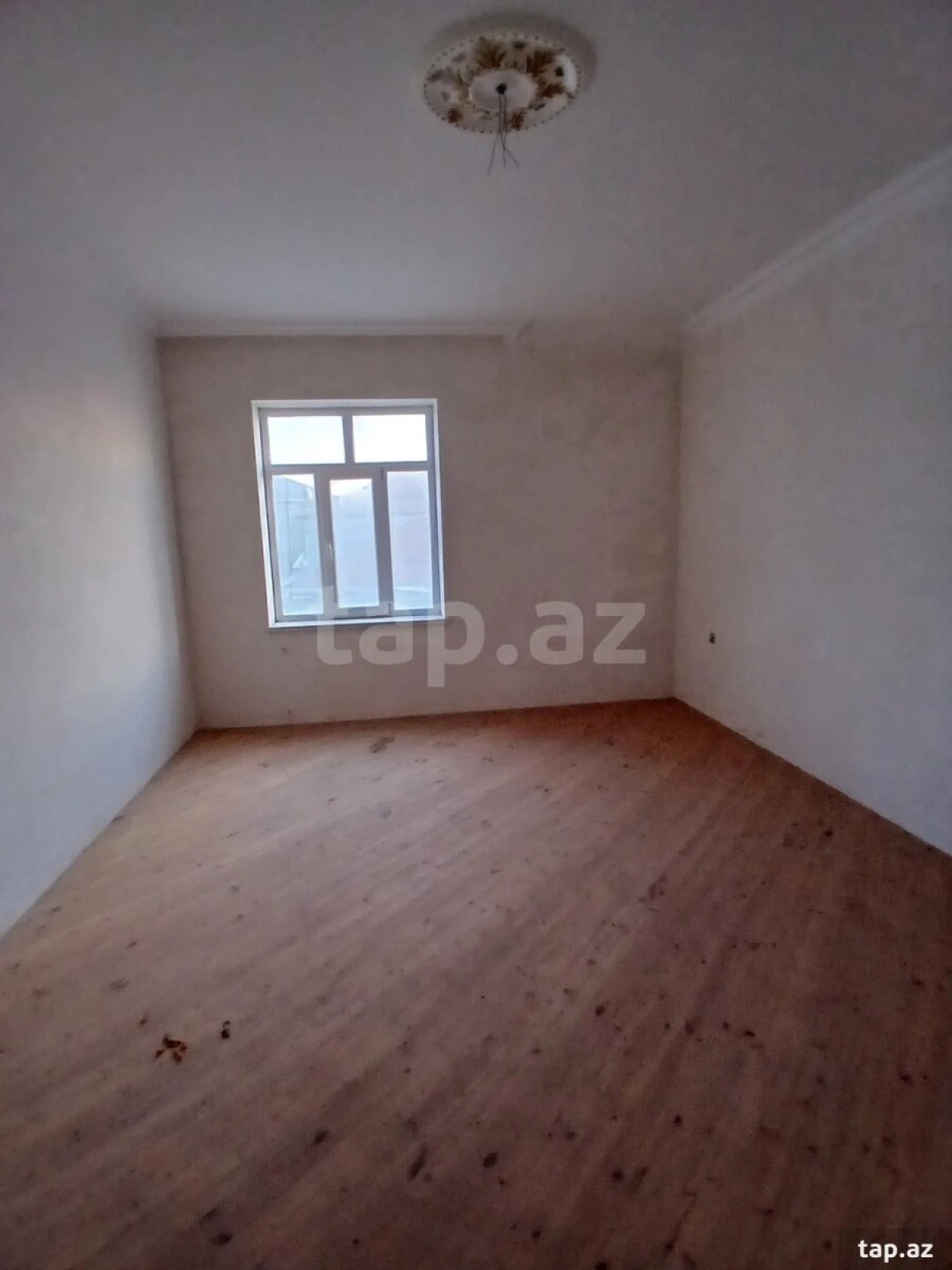 Satılır 7 otaqlı həyət evi